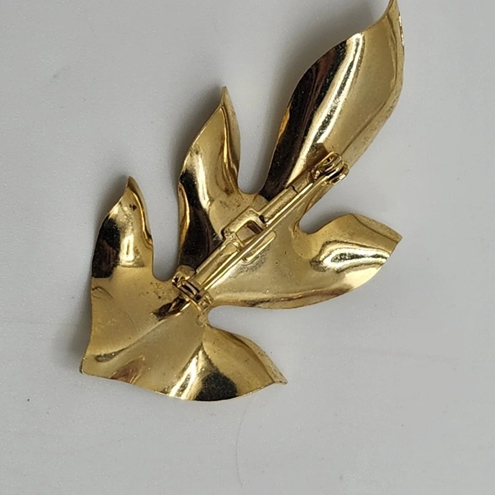 Vintage Gold Tone‎ Textured Leaf Brooch Pin